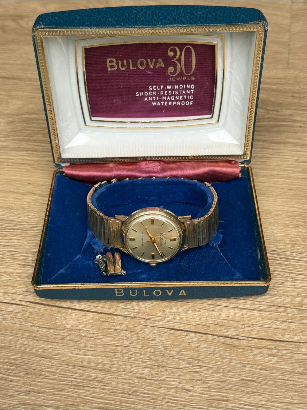 BULOVA vintage SELF-WINDING 30 jewels AUTOMATIC 10k GOLD 1960 WRISTWATCH
